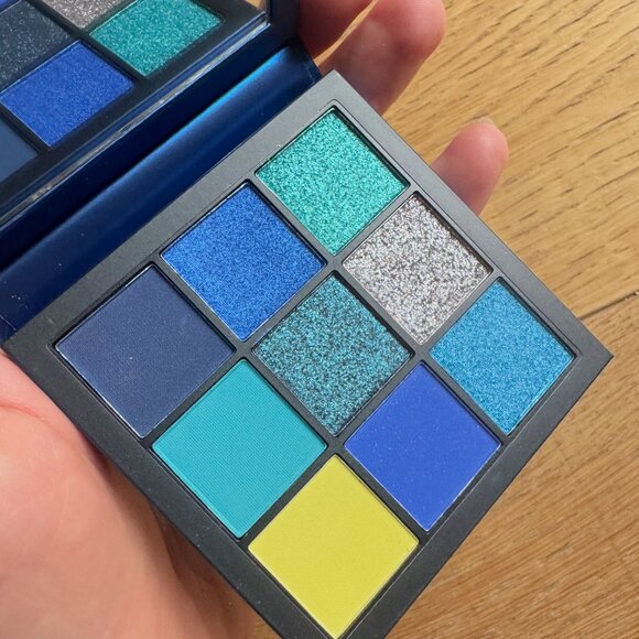 Huda Beauty Sapphire Obsessions Eyeshadow Palette - Picture 2 of 7